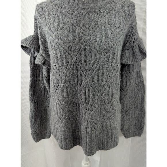 OLD NAVY! SWEET WOOL BLEND, DOVE GRAY RUFFLED SHOULDER SWEATER! SZ M - Picture 4 of 8